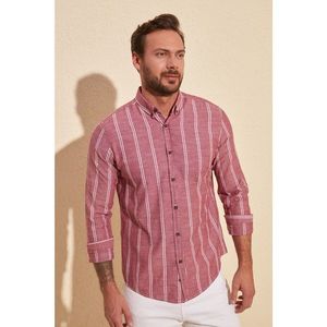 Trendyol Burgundy Men Slim Fit Buttoned Collar Thin Striped Shirt vyobraziť