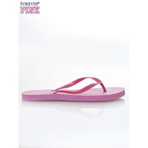 Fashionable and comfortable pink women´s sandals for the beach vyobraziť