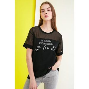 Trendyol Black Tulle Detailed Printed Boyfriend Knitted T-Shirt vyobraziť
