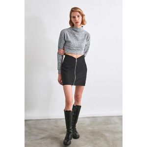 Trendyol Grey Sheer Collar Crop Knitted Blouse vyobraziť