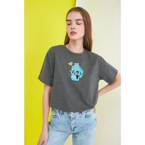 Trendyol Boyfriend Knitted T-Shirt WITH Anthracite Embroidery vyobraziť