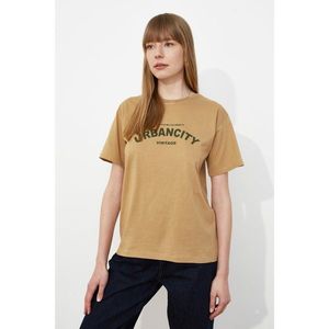 Trendyol Camel Printed Boyfriend Knitted T-Shirt vyobraziť