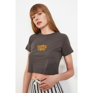 Trendyol Crop Knitted T-Shirt WITH Anthracite Embroidery vyobraziť