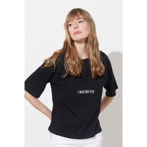 Trendyol Black Embroidered Loose Knitted T-Shirt vyobraziť