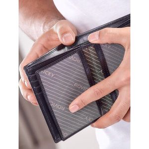 Men´s black wallet with embossing vyobraziť