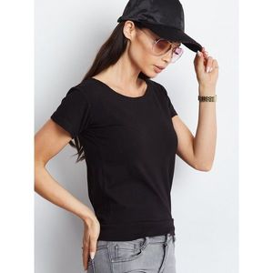 Black T-shirt with a cut-out and binding on the back vyobraziť