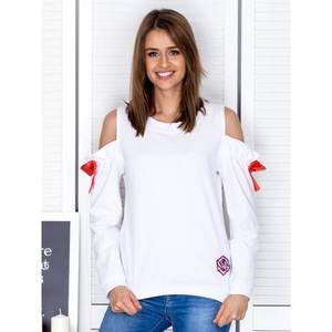 White sweatshirt with cutouts on the shoulders and bows vyobraziť
