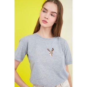 Trendyol Gray Embroidered Semifitted Knitted T-Shirt vyobraziť