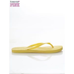 Fashionable and comfortable yellow women´s flip-flops for the beach vyobraziť