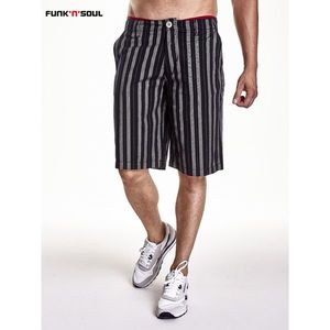 Men´s black striped shorts vyobraziť