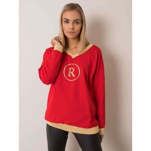 Red sweatshirt with a triangular neckline vyobraziť