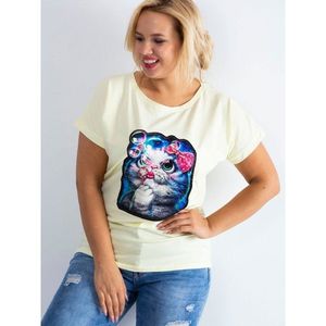 T-shirt with a PLUS SIZE patch in light yellow vyobraziť
