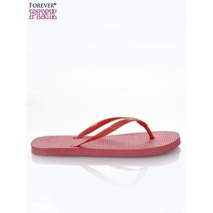 Fashionable and comfortable red women´s flip flops for the beach vyobraziť