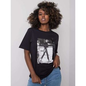 Black women's t-shirt with a print vyobraziť