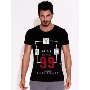 Men's black T-shirt with a text print vyobraziť