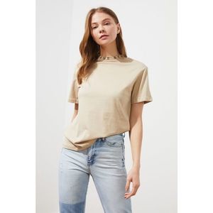Trendyol Stone Collar Printed Basic Knitted T-Shirt vyobraziť