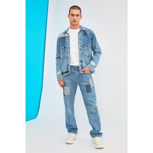 Trendyol Blue Men's Patched Regular Fit Jeans vyobraziť