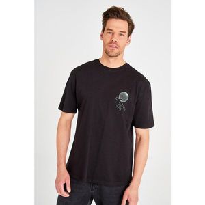 Trendyol Black Male Oversize Fit Back Printed T-Shirt vyobraziť