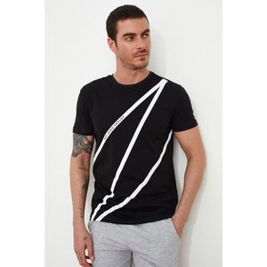 Trendyol Black Male Printed Slim Fit T-Shirt vyobraziť