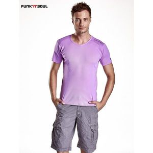 Men´s purple striped t-shirt vyobraziť