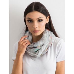 Light gray scarf with a pattern vyobraziť