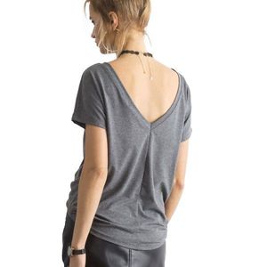 T-shirt with a back neckline in dark gray vyobraziť