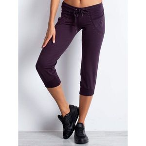 Women´s dark purple capri sweatpants with an application at the pockets vyobraziť