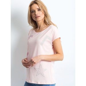 Light pink t-shirt with a colorful application vyobraziť