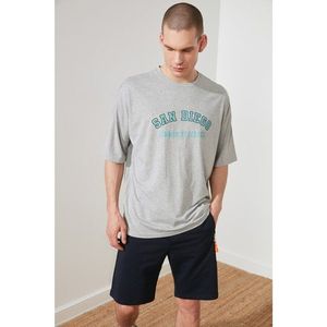 Trendyol Grey Men Oversize Bike Collar Printed Short Sleeve T-Shirt vyobraziť