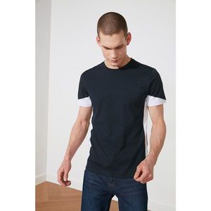 Trendyol Navy Blue Men Slim Fit Bike Collar Short Sleeve Color Block T-Shirt vyobraziť