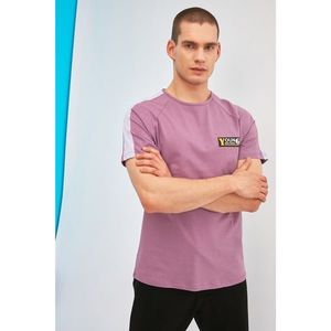 Trendyol Purple Men's Regular Fit Bike Collar Short Sleeve T-Shirt vyobraziť