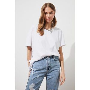 Trendyol Asymmetrical Knitted T-Shirt WITH White Binding Detail vyobraziť