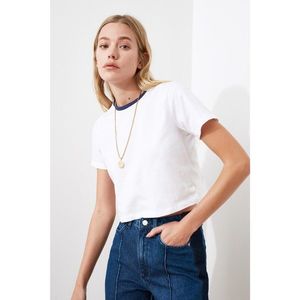 Trendyol Crop Knitted T-Shirt WITH White Collar vyobraziť