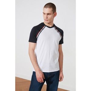 Trendyol White Male Slim Fit Short Sleeve Striped T-Shirt vyobraziť