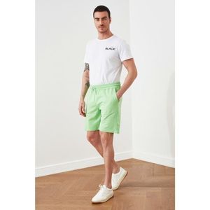 Trendyol Green Men's Regular Fit Printed Shorts & Bermuda vyobraziť