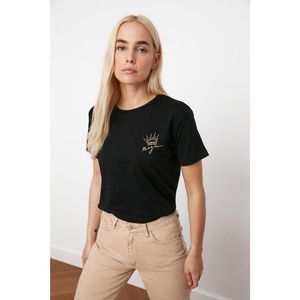 Trendyol Black Embroidered Semifitted Knitted T-Shirt vyobraziť