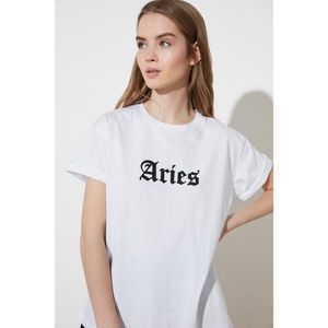 Trendyol White Aries Printed Boyfriend Knitted T-Shirt vyobraziť