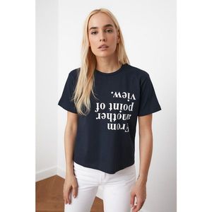 Trendyol Navy Blue Print Semi-Fitted Knitted T-Shirt vyobraziť