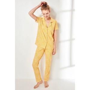 Trendyol Mustard Patterned Knitted Pajamas Set vyobraziť