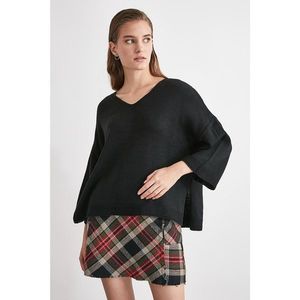 Trendyol Black V-Neck Knitwear Sweater vyobraziť