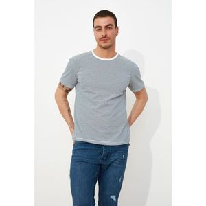 Trendyol Indigo Men's Regular Fit Short Sleeve T-Shirt vyobraziť