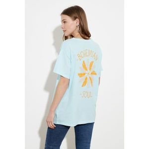 Trendyol Light Blue Printed Boyfriend Knitted T-Shirt vyobraziť