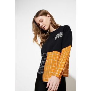 Trendyol Black Printed Weaving Detailed Color Block Knitted Sweatshirt vyobraziť