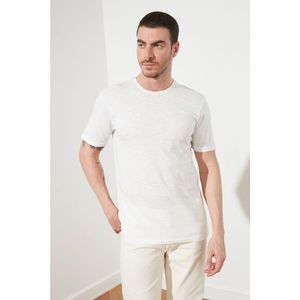 Trendyol White Men's Regular Fit Bike Collar Short Sleeve Basic T-Shirt vyobraziť