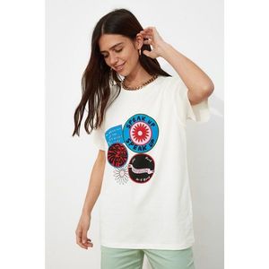 Trendyol Ekru Printed Boyfriend Knitted T-Shirt vyobraziť