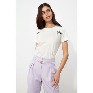 Trendyol Basic Knitted T-Shirt WITH Ekru Embroidery vyobraziť