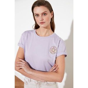 Trendyol Lila Embroidered Semifitted Knitted T-Shirt vyobraziť