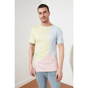 Trendyol Yellow Men's Regular Fit Bike Collar T-Shirt vyobraziť