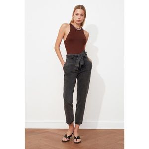 Trendyol Black Belt High Waist Mom Jeans vyobraziť