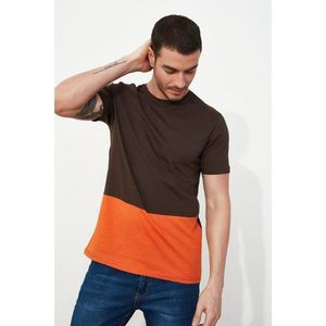Trendyol Brown Men's Regular Fit Panel Short Sleeve T-Shirt vyobraziť